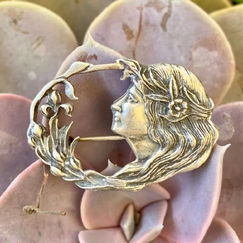 Vintage Goddess Brooch in Sterling Silver