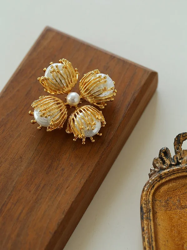 Retro Hollow Stamen Brooch